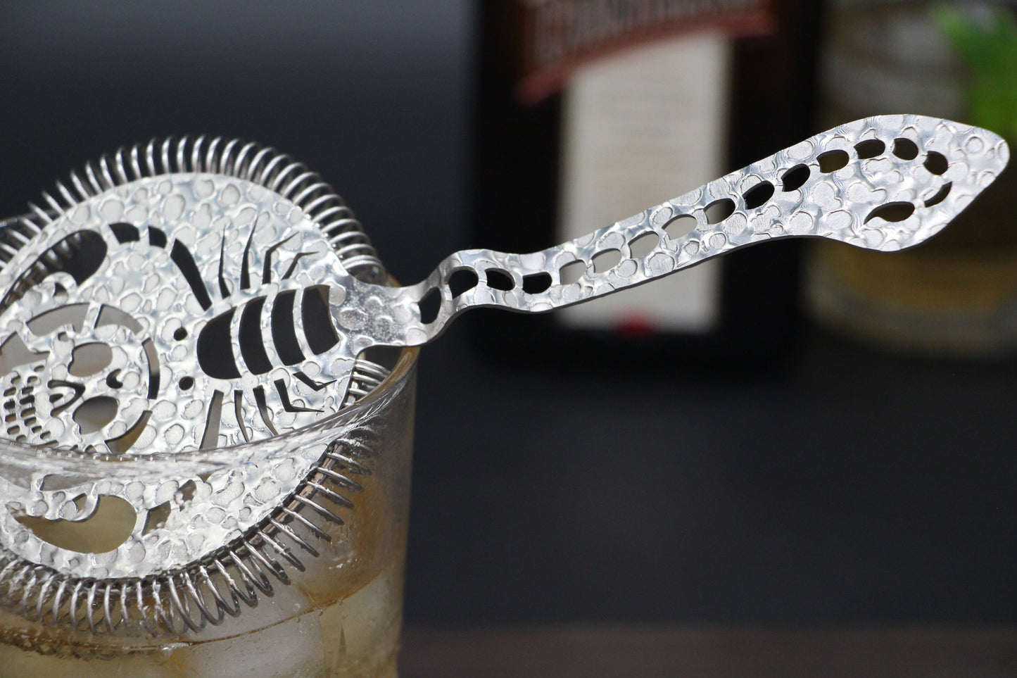Passoire à cocktail Scorpion avec motif goutte de pluie - Acier inoxydable